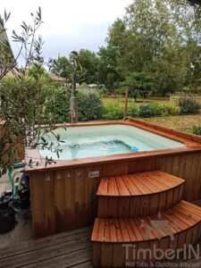 Square large hot tub