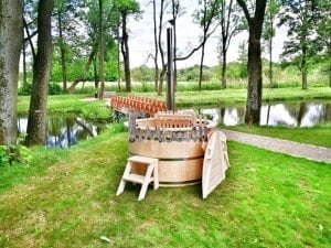 Wooden hot tub for garden 1