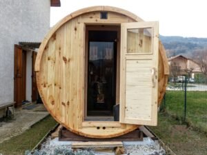 Outdoor barrel round sauna (1)