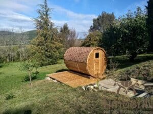 Outdoor barrel sauna (1)