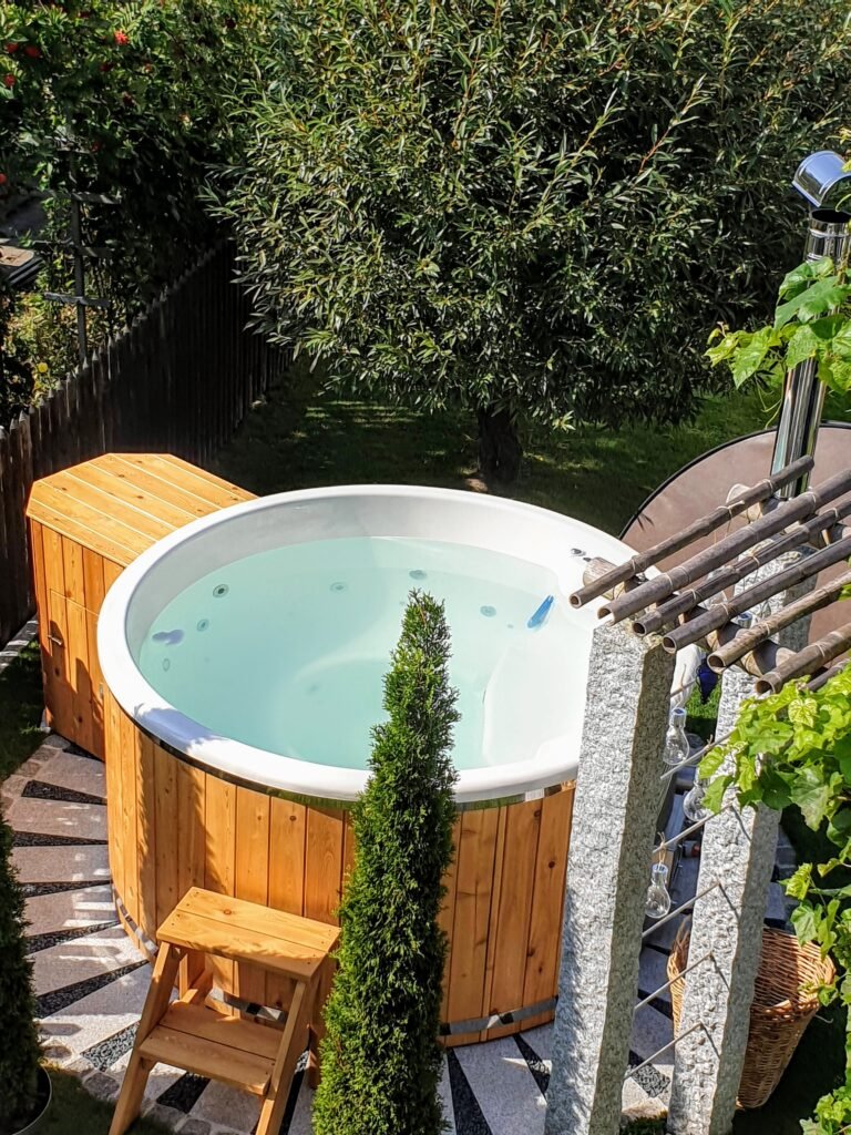 Fiberglass hot tubs vs. wooden hot tubs (3)