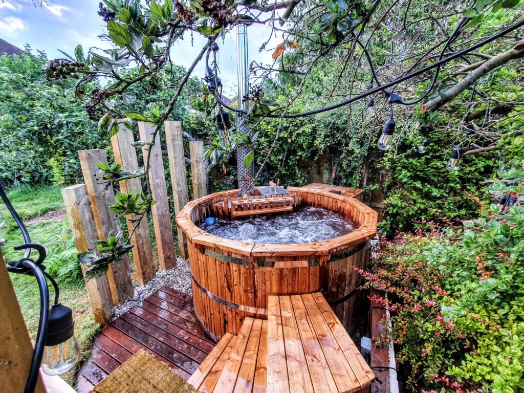 Fiberglass hot tubs vs. wooden hot tubs (4)