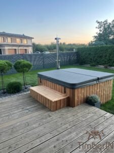 2.2 x 2.2 m square hot tub (1)